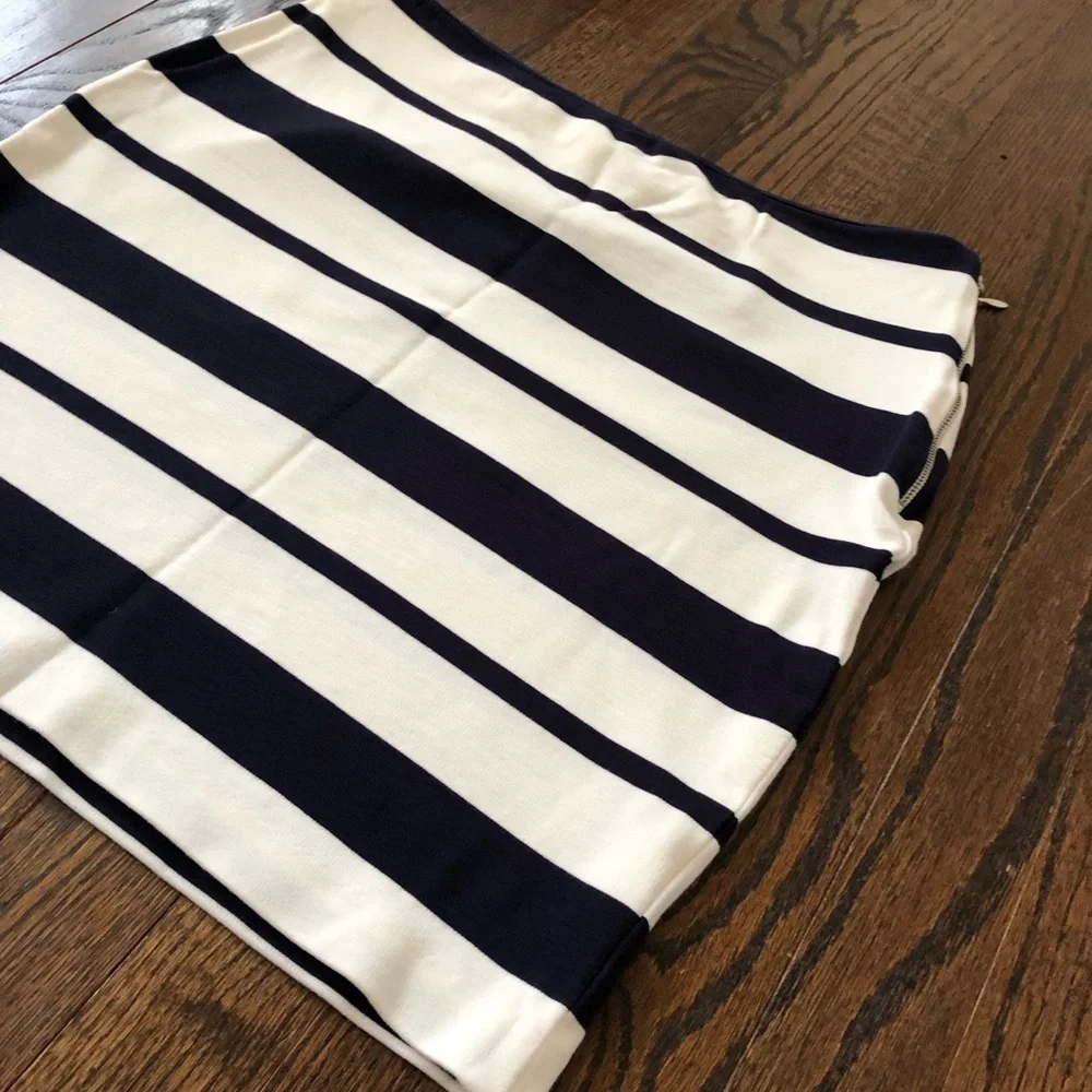 Banana Republic Women’s 2 Navy Blue/White Pencil Mini Skirt w/Side Zipper - EUC!